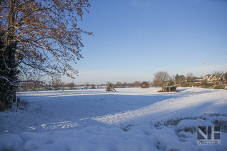 Verschneite Rheinlandschaft in Monheim-Baumberg