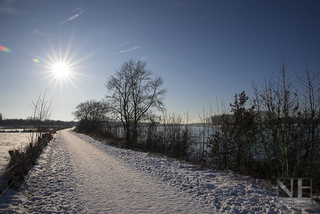 Verschneite Rheinlandschaft in Monheim-Baumberg