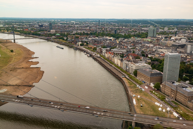 Hoch hinaus: Auf dem Düsseldorfer Rheinturm