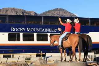 Begrüßung des Rocky Mountaineer (Luxus-Reisezug) in Kamloops, British Columbia, Kanada