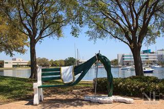 Bank vor dem Dal�-Museum in St. Petersburg, Florida, USA